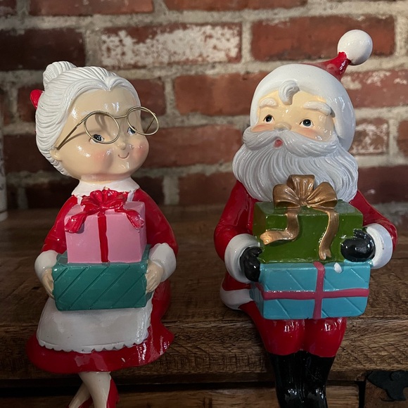 COPY - Martha Stewart, Mr. and Mrs. Santa Claus, they said anywhere with the le… - Picture 1 of 11